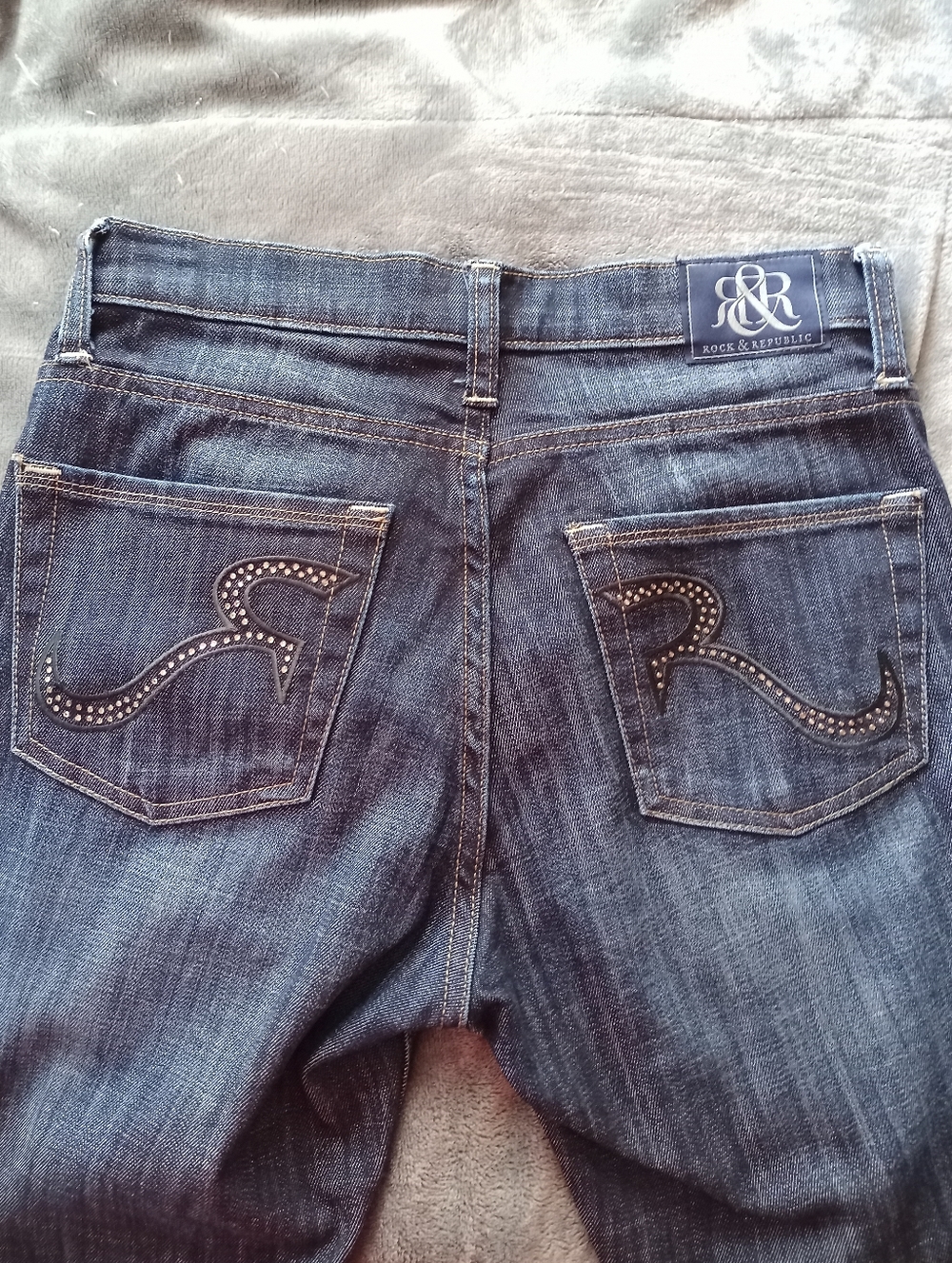 Rock & Republic Dark Wash Boot Cut Jeans with Signature Back Pockets Sz 6